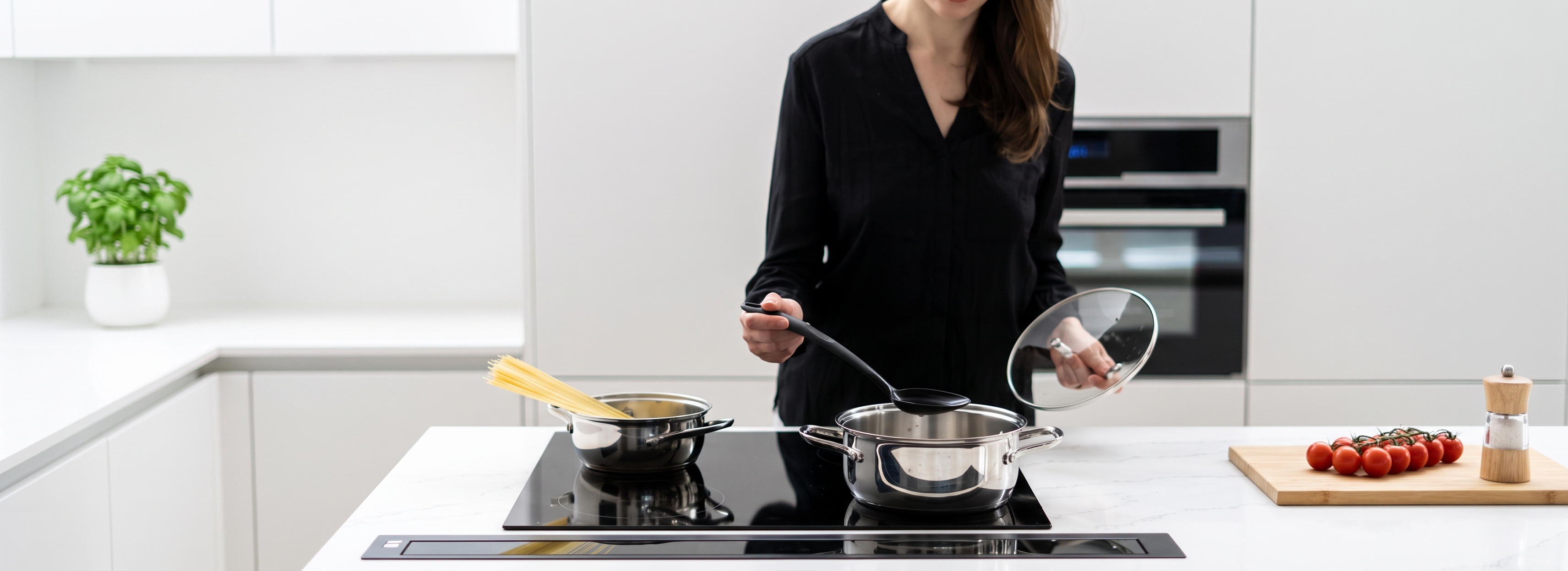 Plita incorporabila cu inductie Bosch in bucatarie moderna